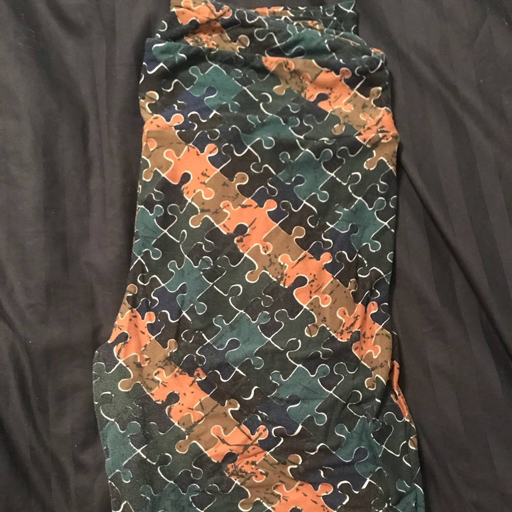 Listless TC puzzle piece leggings